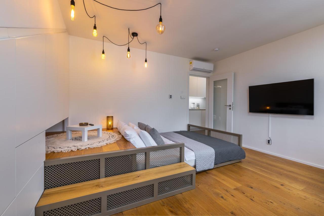 Luxurious, Charming Studio Perfect For Couples Prága Kültér fotó
