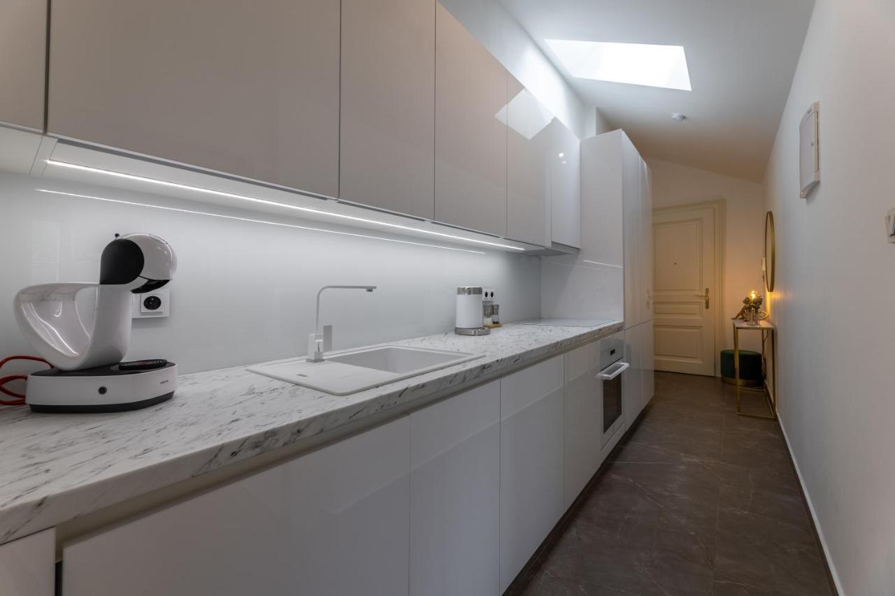 Luxurious, Charming Studio Perfect For Couples Prága Kültér fotó